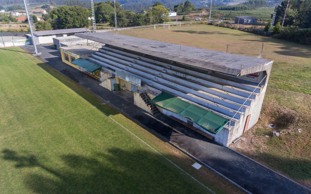 O Concello reserva preto de 116.000 euros para reparar as bancadas do campo de fútbol